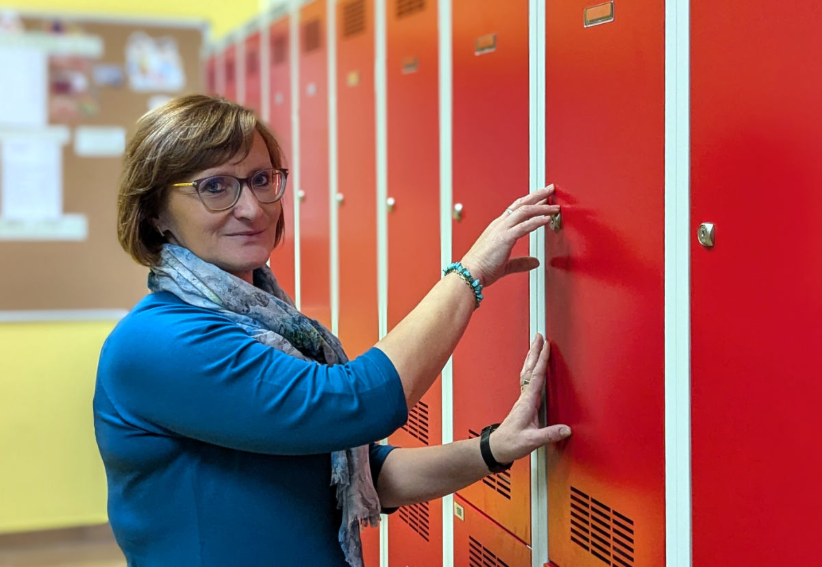 The school principal, Mgr. Lenka Hladíková, abolished the outdated cage locker system.